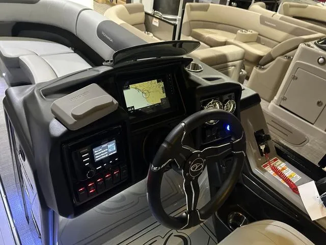 Slide: The Image of Veranda Relax VR22VLC W/Yamaha 200 2025 - 17