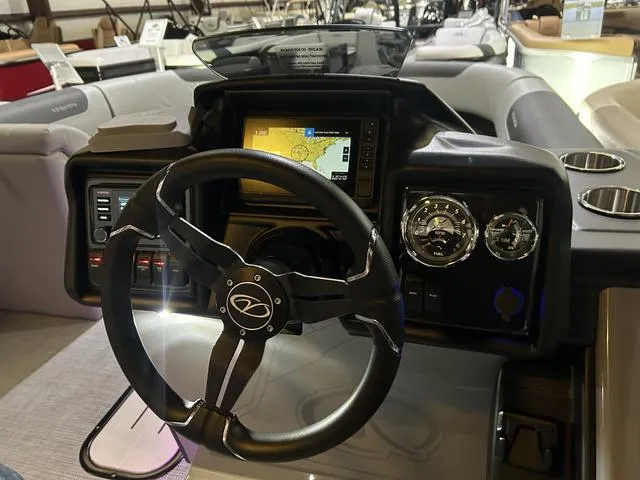 Slide: The Image of Veranda Relax VR22VLC W/Yamaha 200 2025 - 18