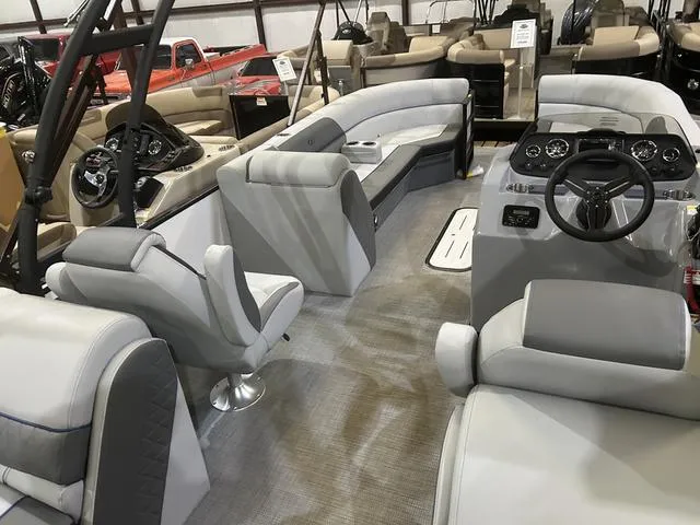 Slide: The Image of Veranda Vista Sport VS 22 RC 2025 - 17