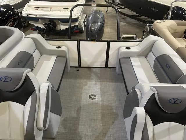 Slide: The Image of Veranda Vista Sport VS22RC W/Yamaha 200 No Trailer 2025 - 12