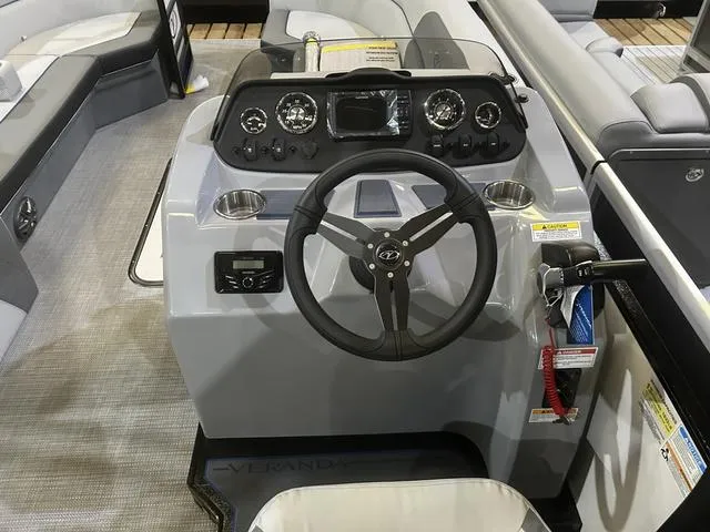 Slide: The Image of Veranda Vista Sport VS22RC W/Yamaha 200 No Trailer 2025 - 15