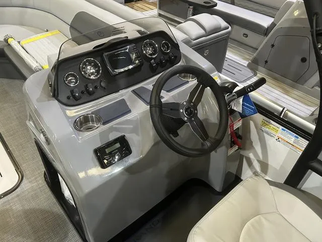 Slide: The Image of Veranda Vista Sport VS22RC W/Yamaha 200 No Trailer 2025 - 16