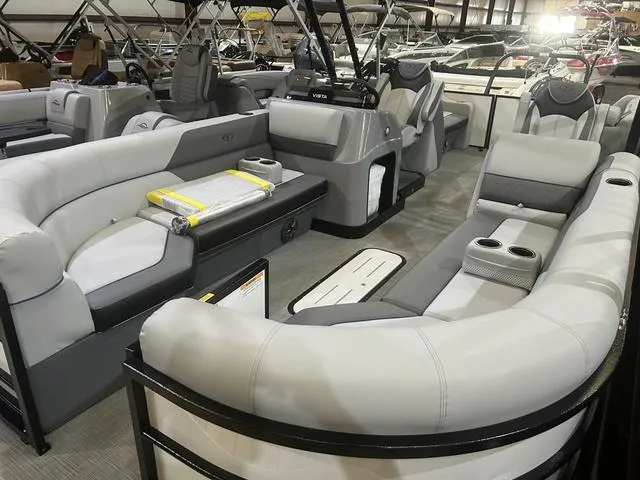 Slide: The Image of Veranda Vista Sport VS22RC W/Yamaha 200 No Trailer 2025 - 9