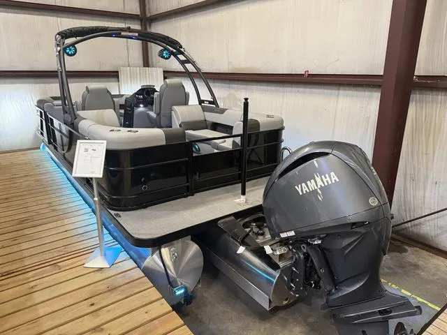 Slide: The Image of 2025 Veranda Relax VR22RC pontoon boat with Yamaha 300 engine, featuring sleek design and spacious seating. - 1