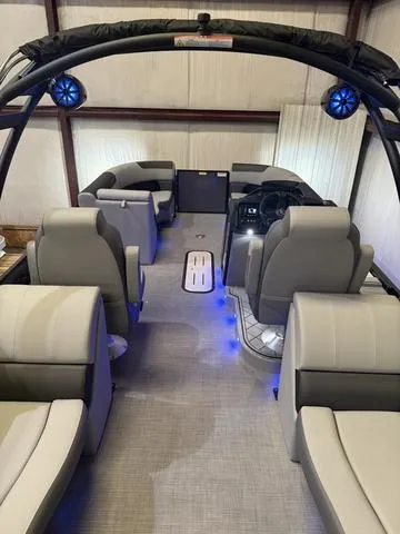Slide: The Image of 2025 Veranda Relax VR22RCT boat interior with Yamaha 300, featuring spacious seating and modern design. - 8