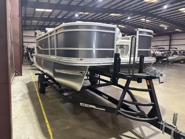 Slide: The Image of SunCatcher Select 18F W/Yamaha 70 No Trailer 2025 - 3