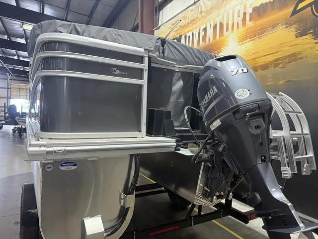 Slide: The Image of SunCatcher Select 18F W/Yamaha 70 No Trailer 2025 - 5