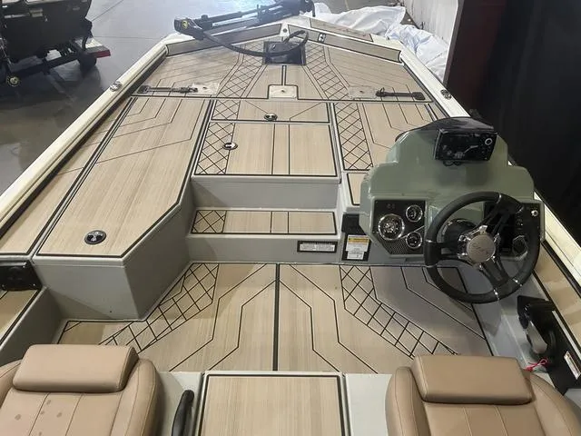 Slide: The Image of 2025 Avid Vertex 18 boat interior with Yamaha 115 "SHO" engine, featuring modern design. - 10