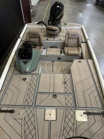 Slide: The Image of 2025 Avid Vertex 18 boat with Yamaha 115 "SHO" engine, featuring stylish seating and deck design. - 12