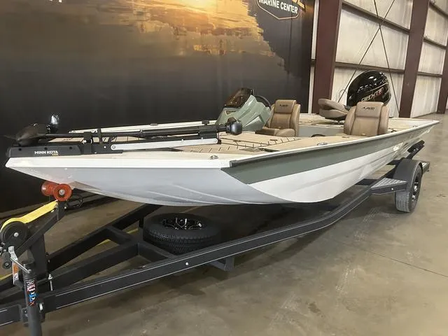 Slide: The Image of 2025 Avid Vertex 18 boat with Yamaha 115 "SHO" engine on trailer in showroom. - 4
