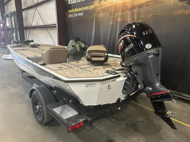 Slide: The Image of 2025 Avid Vertex 18 boat with Yamaha 115 SHO engine in showroom. - 7