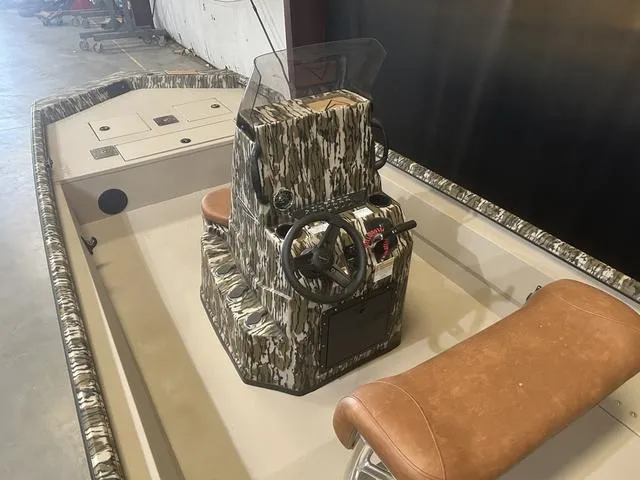 Slide: The Image of 2025 Avid Rogue 20 CC boat interior with camo console and Yamaha 115 "SHO" engine. - 10