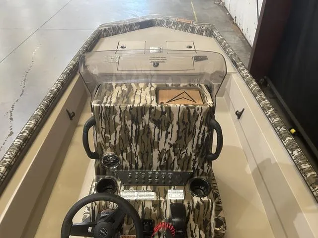 Slide: The Image of 2025 Avid Rogue 20 CC boat interior with Yamaha 115 "SHO" engine, camo design. - 16