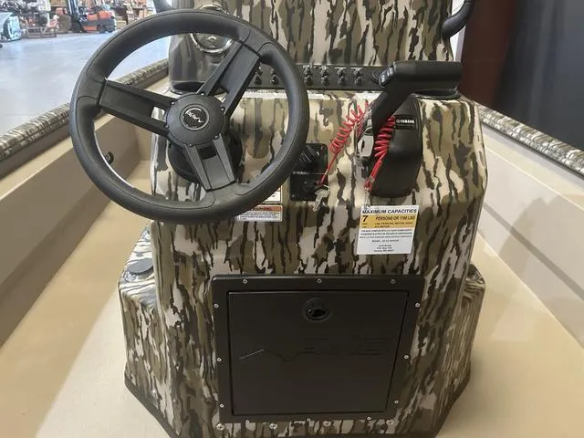 Slide: The Image of 2025 Avid Rogue 20 CC boat console with Yamaha 115 "SHO" controls. - 17