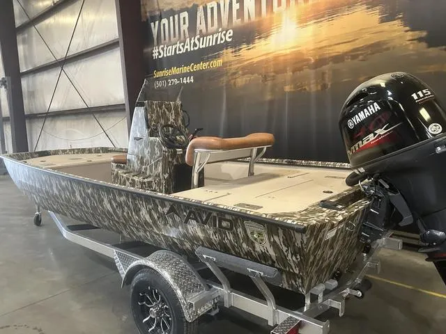 Slide: The Image of 2025 Avid Rogue 20 CC boat with Yamaha 115 SHO engine in showroom. - 7