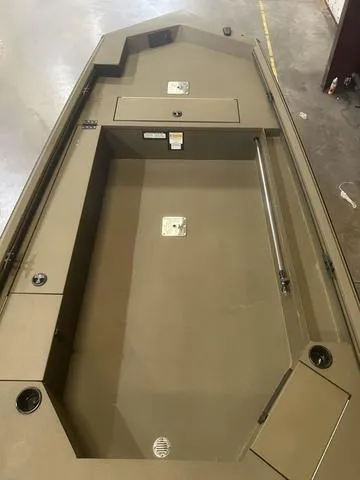 Slide: The Image of Avid Commander 16 W/Yamaha 50 2025 - 7