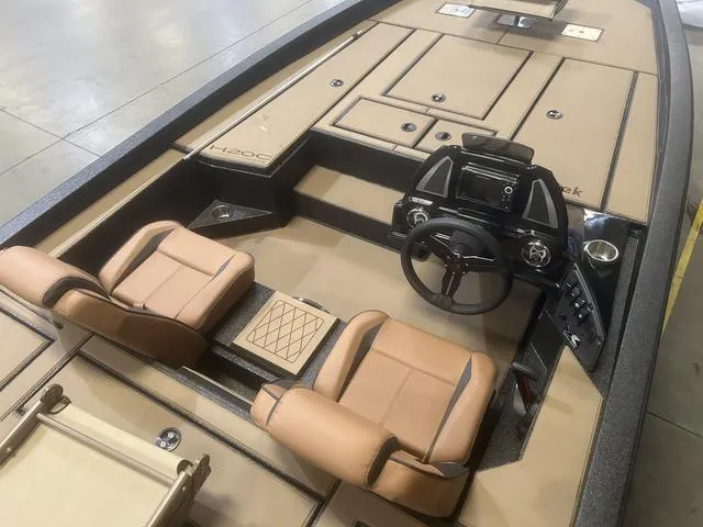 Slide: The Image of Xpress Hyper-Lift Crappie H20C W/Yamaha 17 SHO 2025 - 14