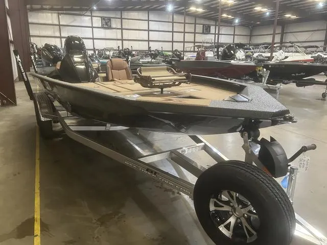 Slide: The Image of Xpress Hyper-Lift Crappie H20C W/Yamaha 17 SHO 2025 - 3