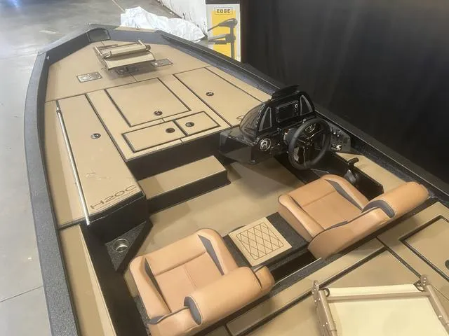 Slide: The Image of Xpress Hyper-Lift Crappie H20C W/Yamaha 17 SHO 2025 - 8