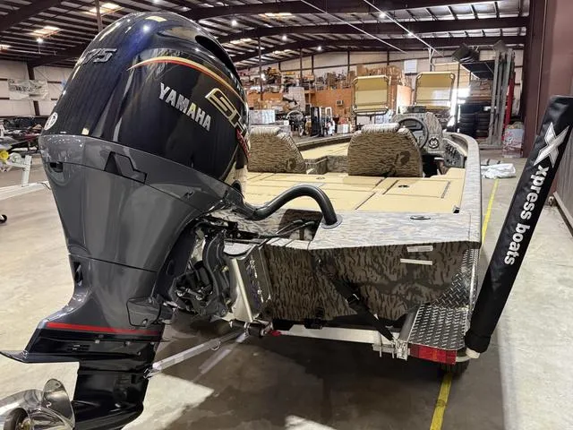Slide: The Image of Xpress Crappie H20C W/Yamaha 175 "SHO" 2025 - 6