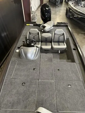 Slide: The Image of 2025 G3 Sportsman 1910 boat with Yamaha 150 "SHO" engine, gray interior. - 11