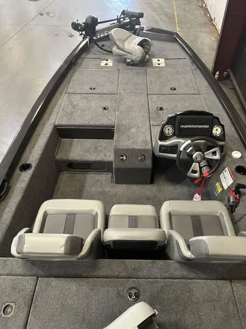 Slide: The Image of 2025 G3 Sportsman 1910 boat interior with Yamaha 150 "SHO" engine, featuring modern seating and controls. - 6