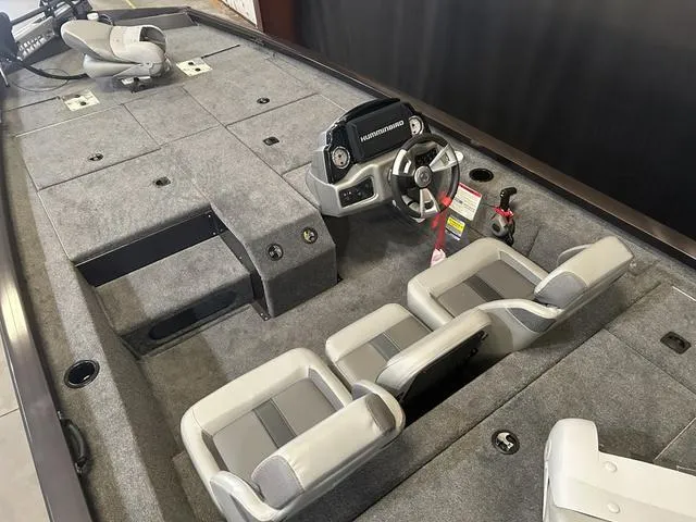 Slide: The Image of 2025 G3 Sportsman 1910 boat interior with Yamaha 150 "SHO" engine, featuring modern seating and controls. - 7