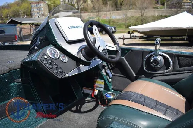 Slide: The Image of 2014 Ranger Z119c boat cockpit with steering wheel and control panel. - 14