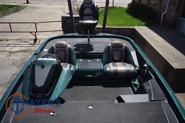 Slide: The Image of 2014 Ranger Z119c boat interior with dual seats and steering console. - 29