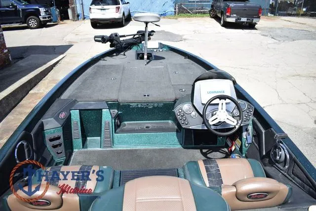 Slide: The Image of 2014 Ranger Z119c boat interior with steering wheel and navigation system. - 9