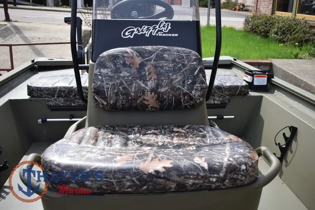 Slide: The Image of Tracker Grizzly 1860 CC 2025 - 16