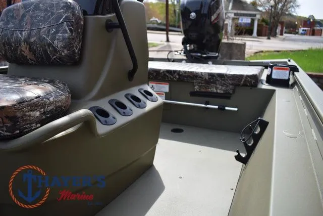 Slide: The Image of Tracker Grizzly 1860 CC 2025 - 18