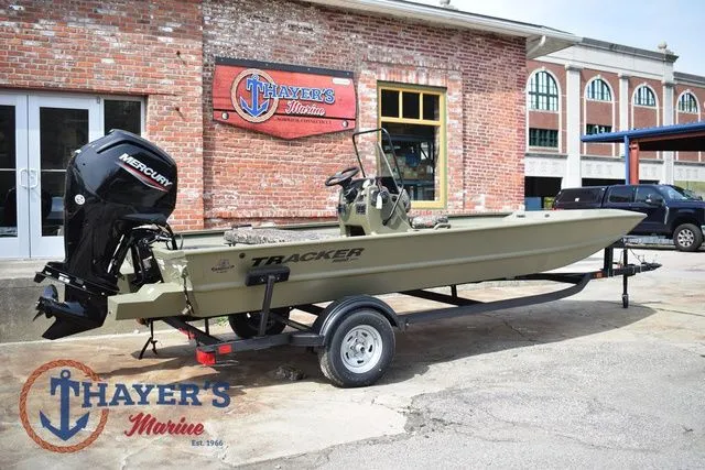 Slide: The Image of Tracker Grizzly 1860 CC 2025 - 3