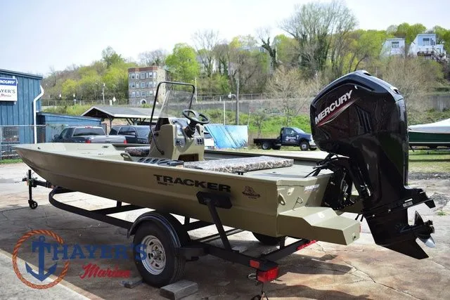 Slide: The Image of Tracker Grizzly 1860 CC 2025 - 5