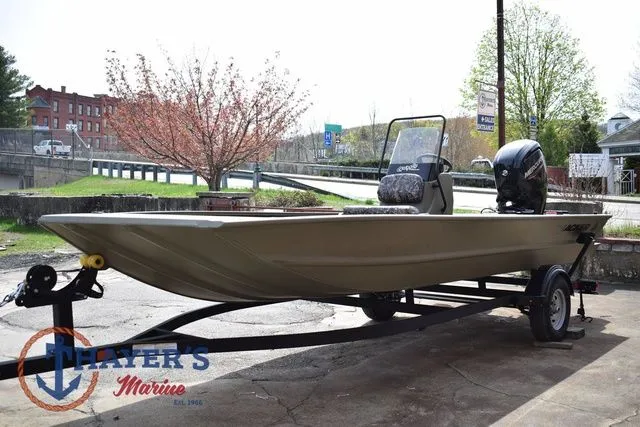 Slide: The Image of Tracker Grizzly 1860 CC 2025 - 6