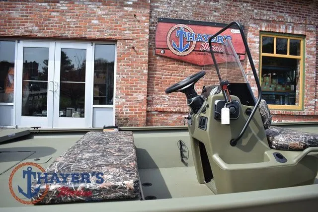 Slide: The Image of Tracker Grizzly 1860 CC 2025 - 9