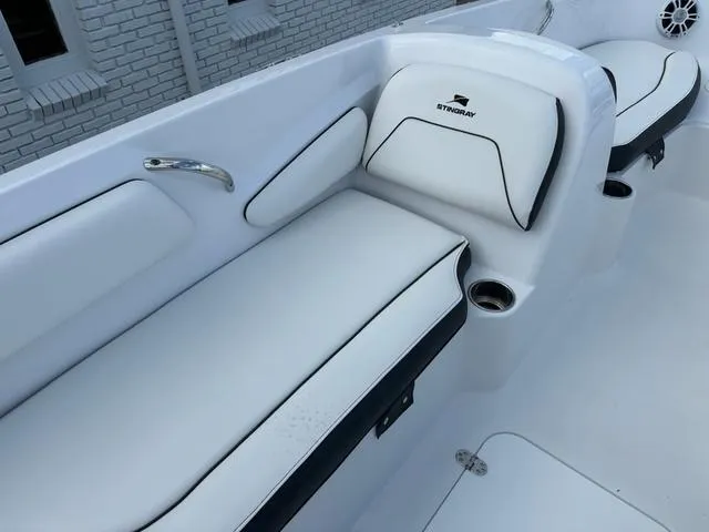 Slide: The Image of Stingray 182 SC 2025 - 11