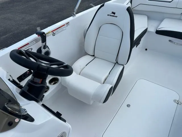 Slide: The Image of Stingray 182 SC 2025 - 13