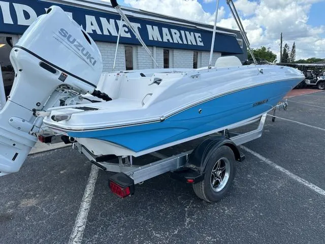 Slide: The Image of Stingray 182 SC 2025 - 3