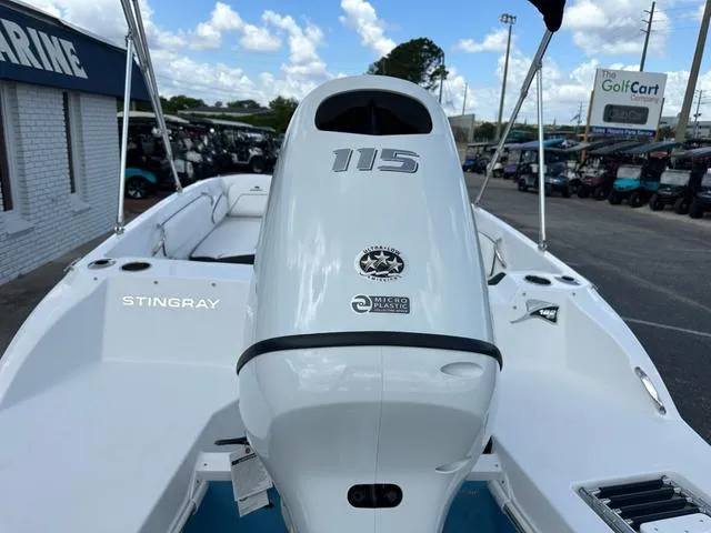 Slide: The Image of Stingray 182 SC 2025 - 7