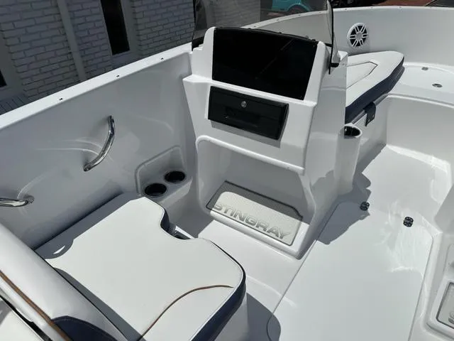 Slide: The Image of Stingray DC 172 2025 - 12