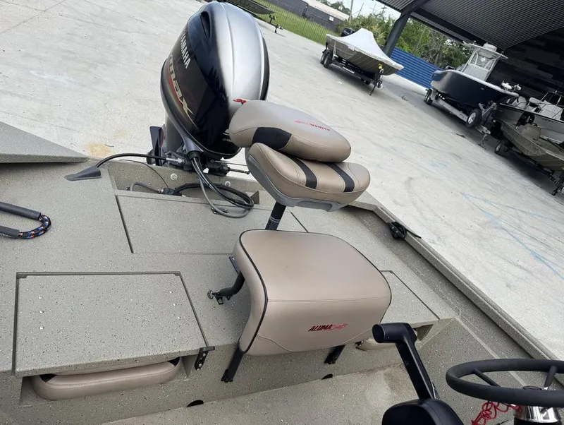 Slide: The Image of 2019 Alumacraft 18 Bay boat with Yamaha outboard motor and dual seating. - 14