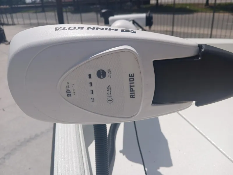 Slide: The Image of Minn Kota Riptide trolling motor, 80 lbs thrust, digital maximizer, close-up view. - 7