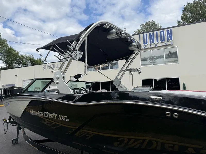 Slide: The Image of MasterCraft NXT22 2019 - 14