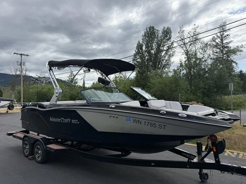 Slide: The Image of MasterCraft NXT22 2019 - 3