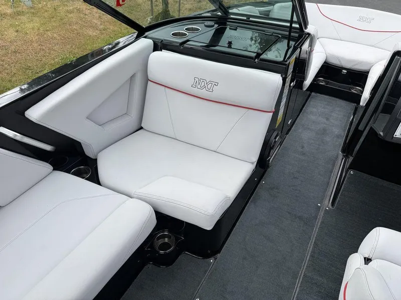 Slide: The Image of MasterCraft NXT22 2019 - 8