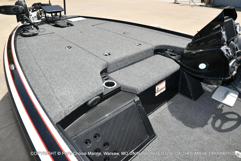 Slide: The Image of 2018 Nitro Z19 Pro Pack boat with spacious deck and advanced controls. - 13