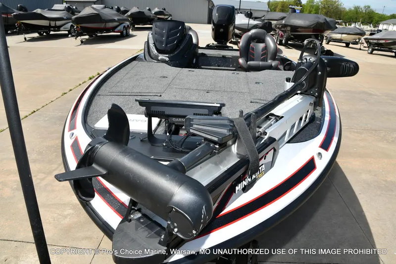 Slide: The Image of 2018 Nitro Z19 Pro Pack boat with Minn Kota trolling motor and Garmin electronics. - 33