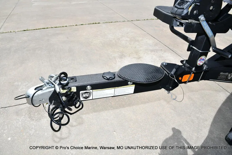 Slide: The Image of Trailer hitch of 2018 Nitro Z19 Pro Pack boat, featuring safety chains and impact protection. - 34
