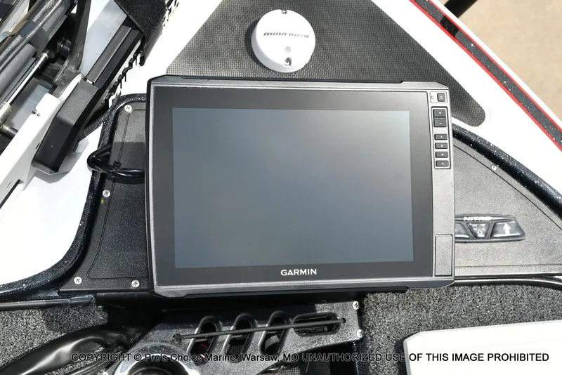 Slide: The Image of Garmin display on 2018 Nitro Z19 Pro Pack boat dashboard. - 4